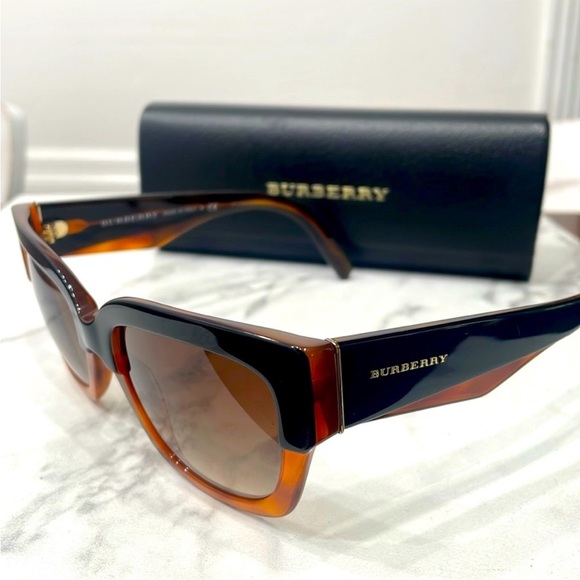 BURBERRY 4252 Sunglasses - Picture 2 of 12